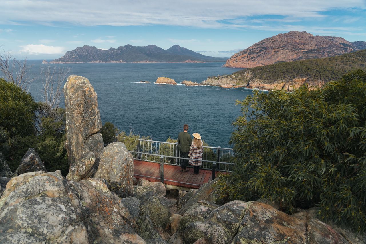 Scenic Walk to Wineglass Bay Lookout